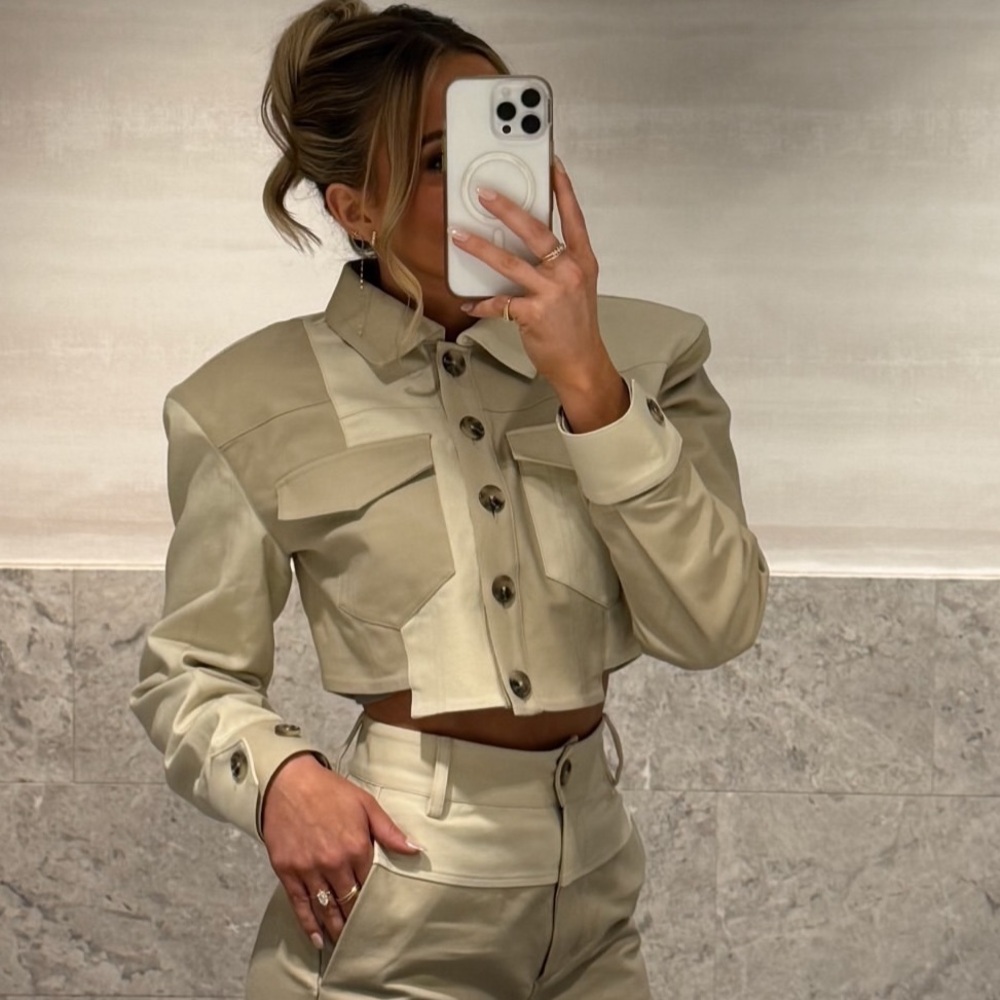 Camila Coelho Araceli Cropped Jacket and Pant - Picture 6 of 9
